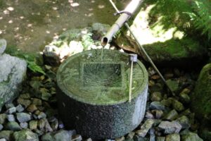 wabisabi japanese old garden suikinkutsu