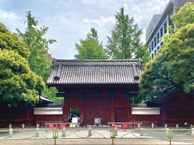 Famous Universities in Japan tokyo gate